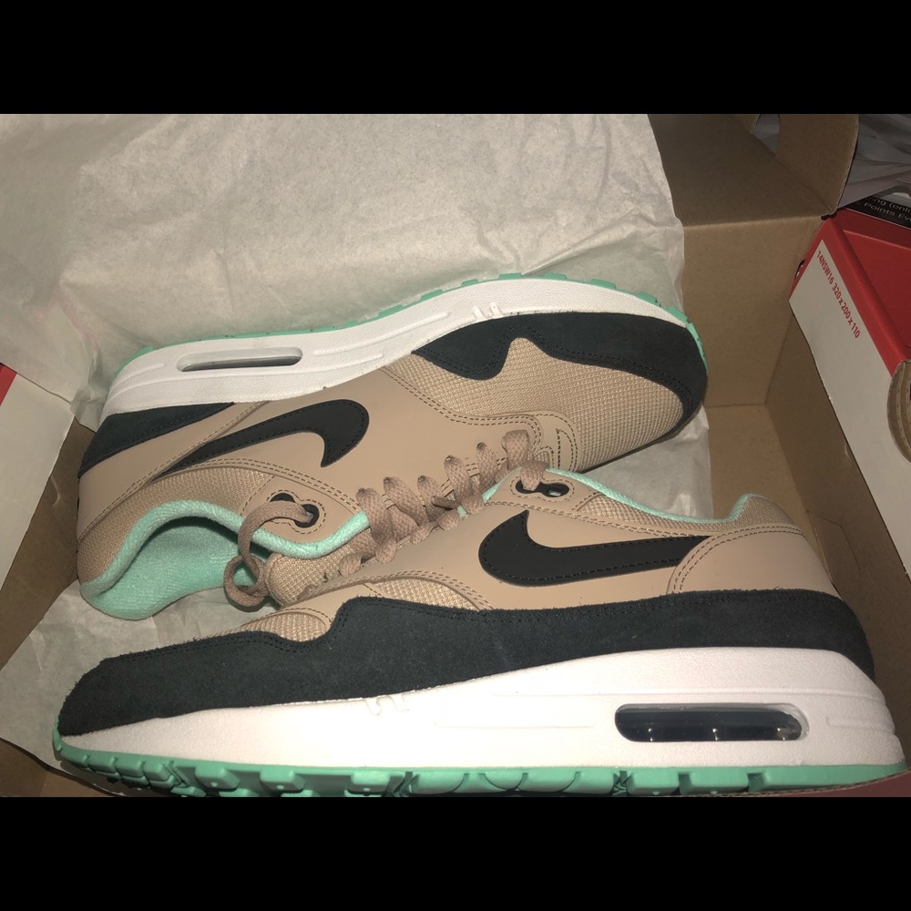 Air Max 1 Desert Black Green Glow